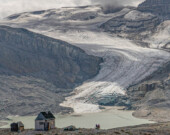 Selon le glaciologue Shawn Marshall, les lacs qui se forment au bas des glaciers peuvent compliquer l’accès des scientifiques. En photo : le glacier Peyto, en Alberta.  &mdash; Photo : Lynn Martel