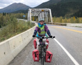 Blandine Giusti et son conjoint sont venus au Yukon à vélo depuis Terre-Neuve. &mdash; Photo : Francis Savignac