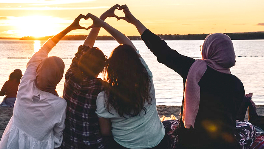 « Depuis des siècles, la société patriarcale a entretenu la rivalité entre les femmes », remarque Julie Gillet. &mdash; Photo : Noorulabdeen Ahmad – Unsplash
