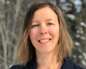 Pour Gabrielle Dupont, Franco-Yukonnaise résidant à Marsh Lake, le Yukon est un environnement qui l’a invitée à s’engager pleinement dans la communauté.  &mdash; Photo : Fournie