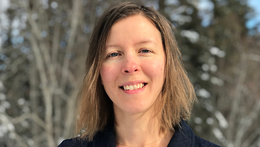Pour Gabrielle Dupont, Franco-Yukonnaise résidant à Marsh Lake, le Yukon est un environnement qui l’a invitée à s’engager pleinement dans la communauté.  &mdash; Photo : Fournie
