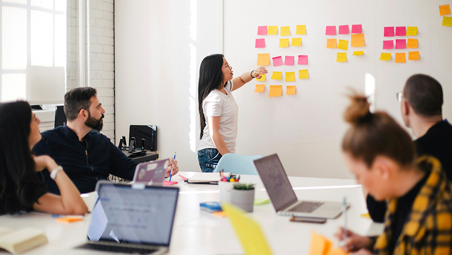 Si vous vous sentez inondé de messages, ce n’est pas la faute des journalistes. &mdash; Photo : Jason Goodman – Unsplash