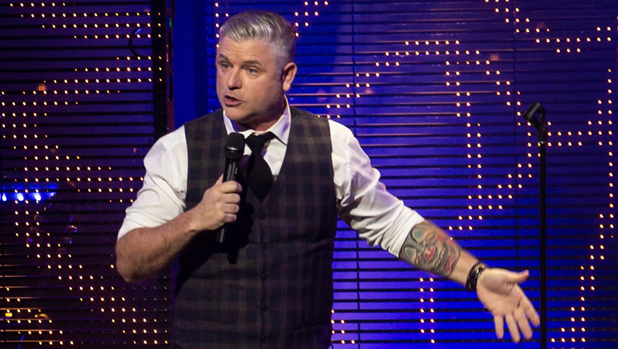 L’humoriste québécois Dominic Paquet donnera un spectacle pour la première fois au territoire.  &mdash; Photo : Fournie