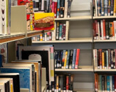Il est possible d’emprunter jusqu’à 28 documents (livres, revues, magazines, livres audio) pour une période de 28 jours, renouvelable deux fois.  &mdash; Photo : Maryne Dumaine