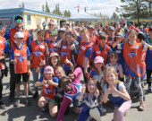 Plus de 950 élèves du Yukon se sont élancés sur les chemins des abords de l’École de Golden Horn, située à environ 25 km de Whitehorse. &mdash; Photo : Maryne Dumaine
