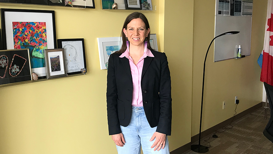 Pour Sophie Tremblay Morissette, directrice de la DSF, il est irréaliste d’offrir l’ensemble des services en français. Le sondage a toutefois permis d’identifier les services jugés prioritaires par la population yukonnaise. &mdash; Photo : Gwendoline Le Bomin 