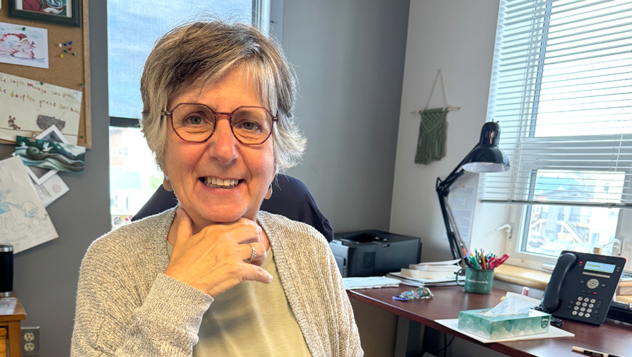 Pour Isabelle Salesse, directrice générale de l’Association franco-yukonnaise, les minorités sont toujours à risque de coupes budgétaires. &mdash; Photo : Nelly Guidici