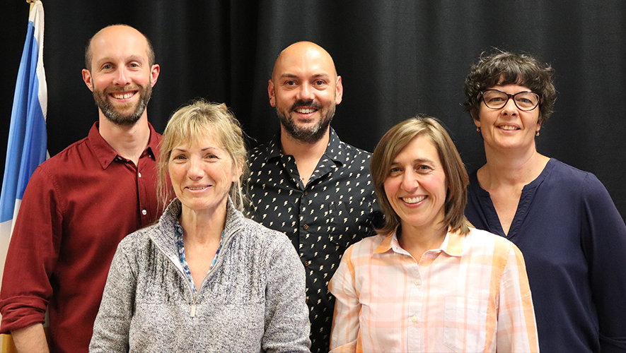 Les membres du CA de l’AFY ont été réélu·e·s. (De gauche à droite : Vincent Bonnay, administrateur, Justin Ziegler, vice-président, Stéphanie Chevalier, administratrice, Marielle Veilleux, administratrice, Stéphanie Nobécourt, trésorière). &mdash; Photo : AFY