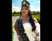 Gena Boubard a reçu le titre de Miss autochtone Canada 2025, marquant une victoire historique pour la représentation des personnes bispirituelles. &mdash; Photo : Taylre Media