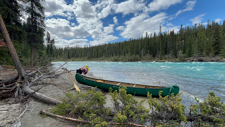 Au moment où nos agendas se remplissent aussi vite qu’un canot dans les rapides de la rivière Takhini, il est important de prendre un peu de recul, de respirer, et de ralentir si il le faut.  &mdash; Photo : Maryne Dumaine