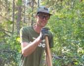 Anthony Bier est membre de longue date du CMBC. Il a rejoint le conseil d’administration en 2023 afin de s’impliquer davantage dans l’entretien et la construction des pistes. &mdash; Photo : Kelly Tabuteau