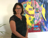 Annette King, défenseure de l’enfance et de la jeunesse du Yukon, rappelle que le Bureau du défenseur de l’enfance et de la jeunesse du Yukon mène des actions et réalise des études de manière indépendante. &mdash; Photo : Gwendoline Le Bomin