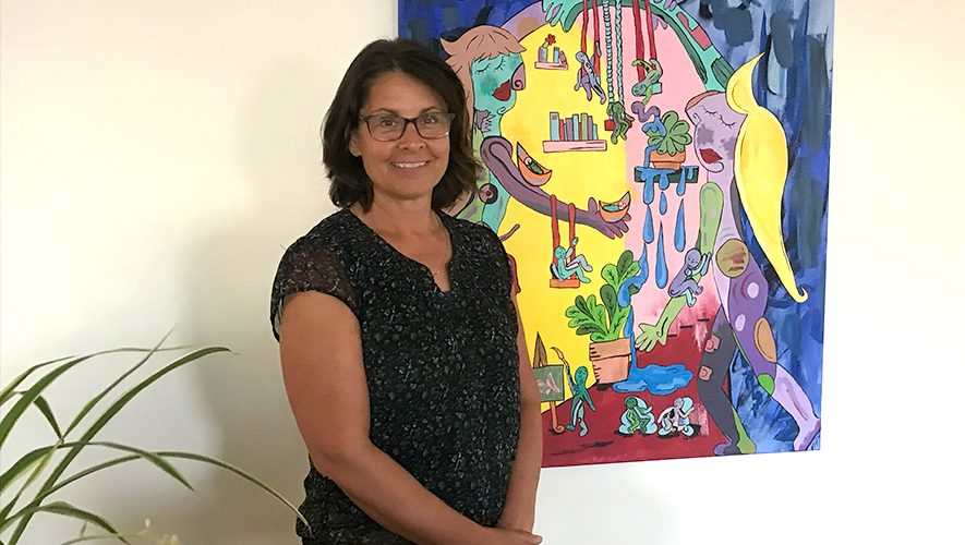 Annette King, défenseure de l’enfance et de la jeunesse du Yukon, rappelle que le Bureau du défenseur de l’enfance et de la jeunesse du Yukon mène des actions et réalise des études de manière indépendante. &mdash; Photo : Gwendoline Le Bomin