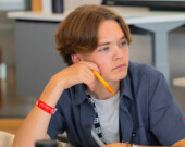 Tristan espère qu’à la fin de son année en tant qu’ambassadeur du bilinguisme, « les Franco-Yukonnais soient fiers de leur francophonie, et qu’ils et elles soient au courant de la chance qu’ils et elles ont de parler en français. » &mdash; Photo : Karolina Dobiszewska