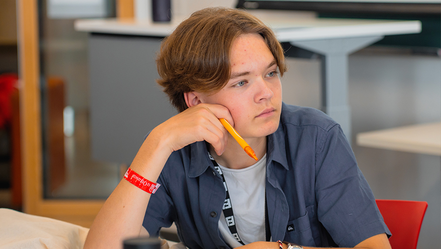 Tristan espère qu’à la fin de son année en tant qu’ambassadeur du bilinguisme, « les Franco-Yukonnais soient fiers de leur francophonie, et qu’ils et elles soient au courant de la chance qu’ils et elles ont de parler en français. » &mdash; Photo : Karolina Dobiszewska
