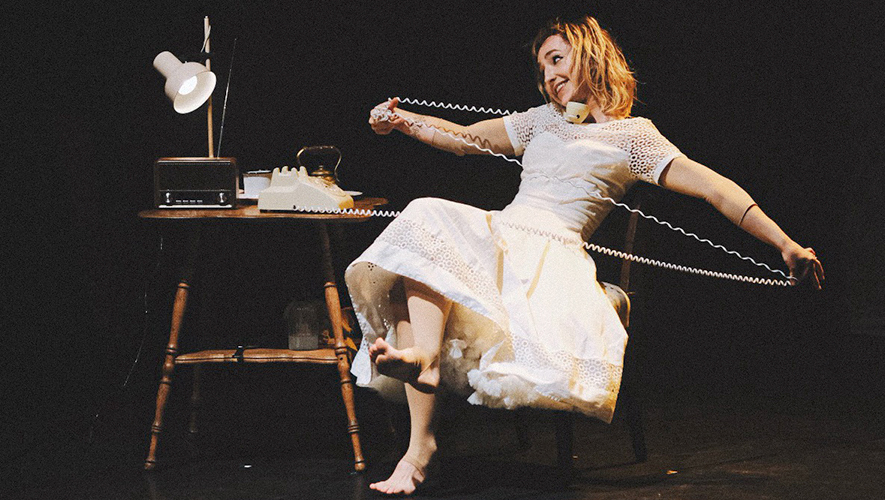 Le fil du téléphone, fil d’Ariane du spectacle Notre Dame de la Maison. &mdash; Photo : Nancy Luna