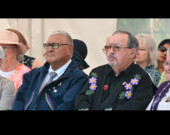 Eva Aariak, commissaire du Nunavut, Gerald W. Kisoun, commissaire des TNO, Bill Webber et Adeline Webber, commissaire du Yukon, ont assisté à une cérémonie sur la réconciliation à Whitehorse le 20 juin 2025.  &mdash; Photo : Nelly Guidici