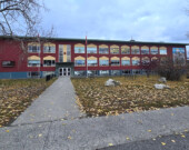 Le gouvernement yukonnais rapporte que la construction de l’école ne sera pas amorcée avant le printemps 2027. L’école pourrait alors ouvrir ses portes pour l’année scolaire 2030-2031. &mdash; Photo : Archives A.B.
