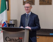 « Ce financement aidera à attirer des travailleurs et travailleuses, à développer des secteurs économiques clés et à élargir l’accès à l’éducation et aux services essentiels en français partout au Yukon, aux Territoires du Nord-Ouest et au Nunavut », a déclaré Brendan Hanley, député du Yukon. &mdash; Photo : Archives A.B.