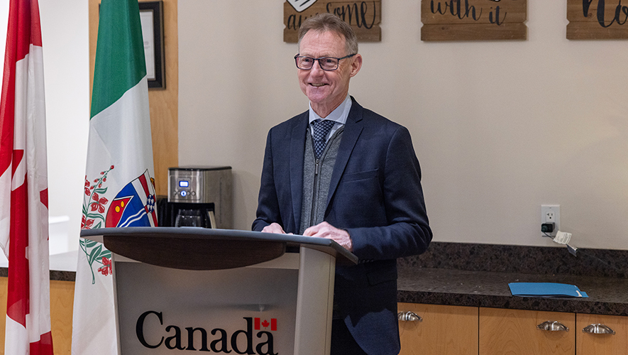 « Ce financement aidera à attirer des travailleurs et travailleuses, à développer des secteurs économiques clés et à élargir l’accès à l’éducation et aux services essentiels en français partout au Yukon, aux Territoires du Nord-Ouest et au Nunavut », a déclaré Brendan Hanley, député du Yukon. &mdash; Photo : Archives A.B.