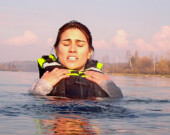 L’activité d’immersion dans les eaux froides permet de tester ses réflexes et d’apprendre les bons gestes.  &mdash; Photo : Courtoisie Sarsmart