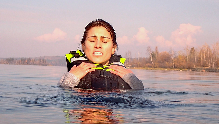 L’activité d’immersion dans les eaux froides permet de tester ses réflexes et d’apprendre les bons gestes.  &mdash; Photo : Courtoisie Sarsmart