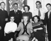 Yann Herry raconte qu’à Dawson, durant les années 1930, « les francophones étaient très liés, et il y en avait énormément. » &mdash; Photo : Société d’histoire francophone du Yukon