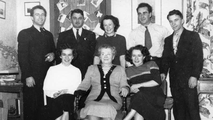 Yann Herry raconte qu’à Dawson, durant les années 1930, « les francophones étaient très liés, et il y en avait énormément. » &mdash; Photo : Société d’histoire francophone du Yukon