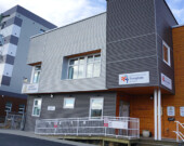 La nouvelle garderie ouvrira ses portes dans le même bâtiment qu’occupe déjà la CSFY. &mdash; Photo : Gwendoline Le Bomin 