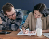 La plus récente étude du Programme pour l’évaluation internationale des compétences des adultes (PEICA) faite au Canada ne comprenait pas de catégories de répondants faisant partie des minorités linguistiques en milieu minoritaire.  &mdash; Photo : Mikhail Nilov – Pexels
