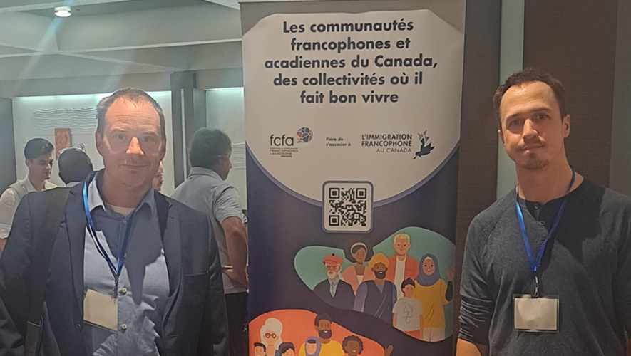 Lors du Forum des intervenants et intervenantes en immigration francophone de la FCFA, l’Association franco-yukonnaise (AFY) était représentée par Yannick Klein (à gauche), directeur général adjoint, et Paul Marquehosse, agent de projets, immigration. &mdash; Photo : Fournie
