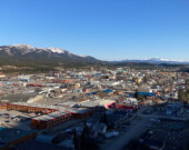 Le coût de la vie dans le Grand Nord est un enjeu majeur. Il existe pourtant plusieurs stratégies pour réduire ses dépenses tout au long de l’année. &mdash; Photo : Gwendoline Le Bomin 