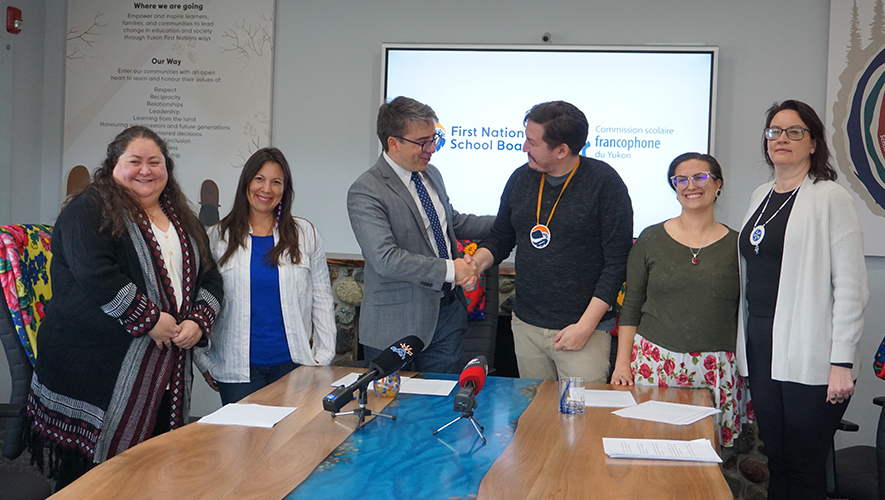 La Commission scolaire francophone du Yukon (CSFY) et la First Nation School Board (FNSB) réclament, entre autres, un financement de l’éducation fondé sur la réconciliation et une réforme de la gouvernance. &mdash; Photo : Gwendoline Le Bomin