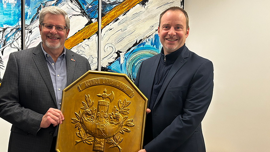 Yannick Klein prend le relais du poste de consul honoraire de France, au Yukon. &mdash; Photo : Maryne Dumaine