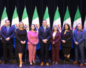 Currie Dixon et son Conseil des ministres ont été assermentés le 22 novembre dernier par Adeline Webber, commissaire du Yukon.  &mdash; Photo : Gouvernement du Yukon