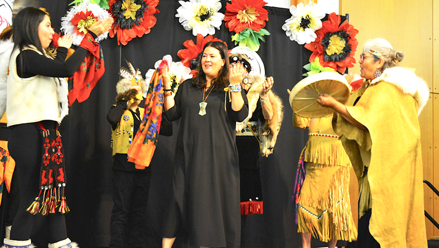 Pour Kluane Adamek, l’événement « Gathering in Gratitude », qui a eu lieu en septembre 2025, était une façon de conclure son passage au bureau régional de l’APN au Yukon sur une note très positive. Elle se dit fière du progrès accompli et d’avoir réussi à travailler avec les 14 Premières Nations du territoire. &mdash; Photo : Bureau régional du Yukon, Assemblée des Premières Nations