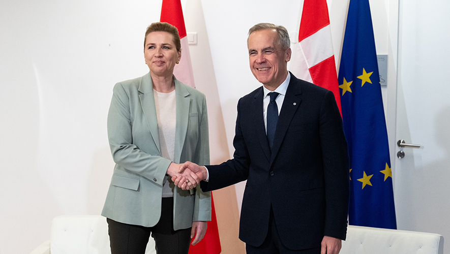 Lors d’une rencontre avec Mette Frederiksen, première ministre du Danemark, Mark Carney a rappelé le soutien du Canada à la souveraineté et à l’intégrité territoriale du Danemark, notamment du Groenland. &mdash; Photo : Lars Hagberg du Cabinet du premier ministre du Canada