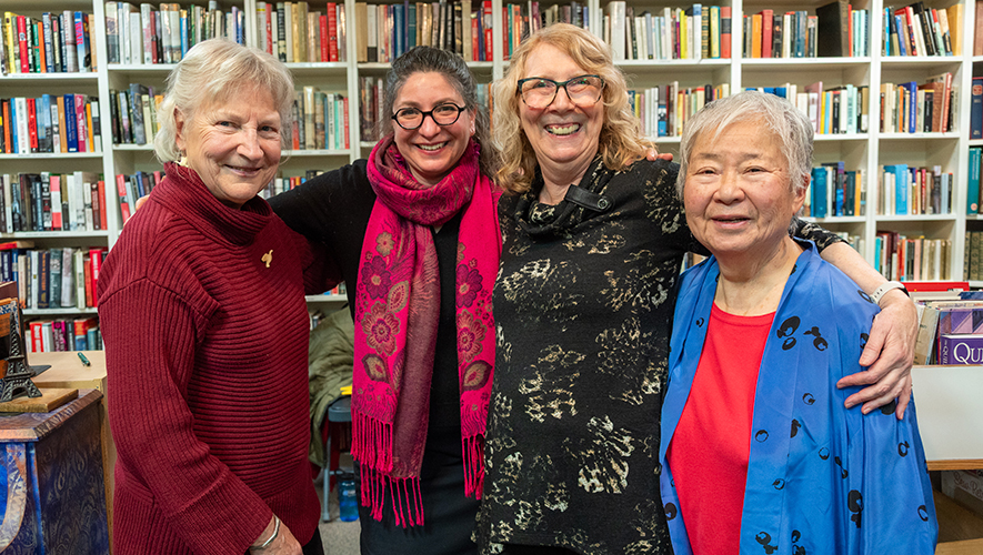Charlotte Hrenchuk, Sandra St-Laurent, Pam Herry et Lilian Nakamura Maguire ont présenté la toute première anthologie de haïkus du Nord. L’ouvrage regroupe 35 auteurs du Yukon, des TNO et du Nunavut. &mdash; Photo : Nelly Guidici