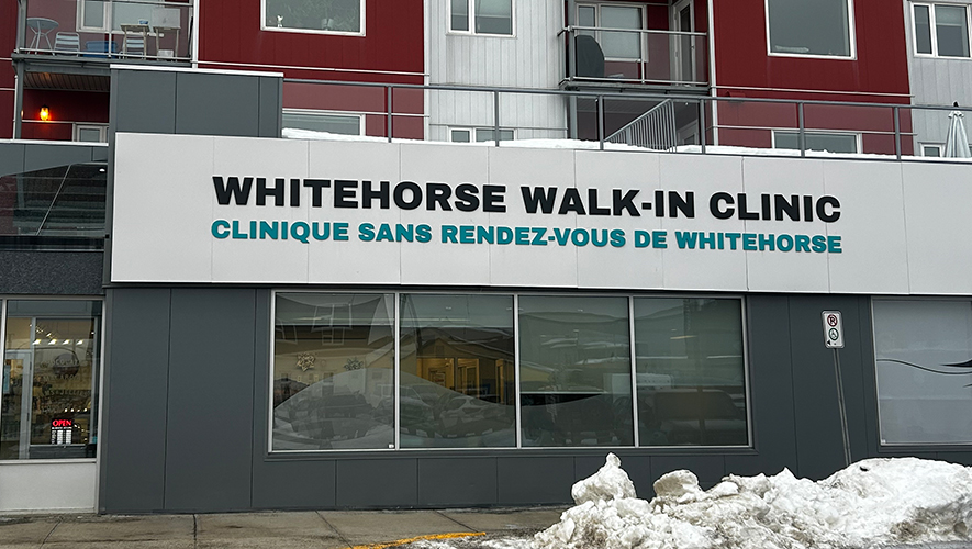 Désormais, la Clinique sans rendez-vous ouvre ses portes à toute personne du Yukon, même celles ayant déjà un·e médecin de famille. Pour le moment, les heures d’ouverture sont de 9 h à 17 h 30, mais pourraient être allongées à l’avenir.  &mdash; Photo : Maryne Dumaine