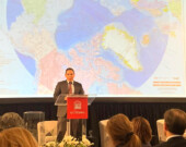 Nathan Obed, président de l’Inuit Tapiriit Kanatami, lors de son allocution au symposium. &mdash; Photo : Laurie Trottier