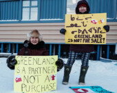 Une manifestation en soutien au peuple groenlandais a eu lieu le 17 janvier 2026 à Iqaluit, capitale du Nunavut.  &mdash; Photo : Courtoisie Brice Ivanovic