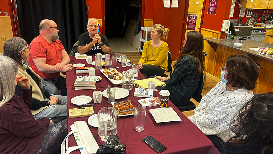 Cette première édition de 2026 du club de lecture a eu lieu dans la salle communautaire du Centre de la francophonie. &mdash; Photo : Maryne Dumaine