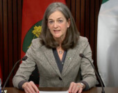 La Franco-Ontarienne Kelly Burke sera bel et bien la prochaine commissaire aux langues officielles, comme cela avait été annoncé dans les médias à l’automne 2025, sans que les ministres Guilbeault, puis Miller, ne confirment la nomination. &mdash; Photo : Capture d’écran (Archives)