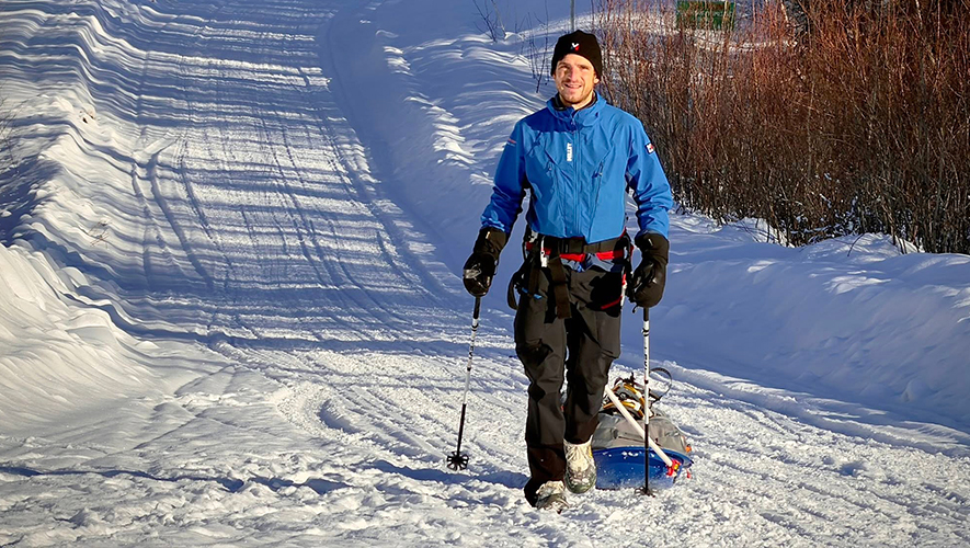 Paul Clément remporte la Yukon Arctic Ultra 645 en 9 jours, 1 heure et 39 minutes. Selon lui, la météo clémente de cette édition lui a été favorable, lui qui vit à Paris en France, et qui s’est entraîné près de Chamonix. &mdash; Photo : Callum Jolliffe