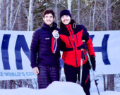 Paul Clément est venu accueillir Maxime Bachelot sur sa ligne d’arrivée, geste démontrant l’esprit de solidarité que développe cette course, cette aventure. &mdash; Photo : Callum Jolliffe