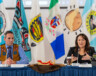 La grande cheffe du Conseil des Premières Nations du Yukon, Math’ieya Alatini, s’adresse aux participants tandis que l’honorable Currie Dixon, premier ministre du Yukon, l’écoute, lors de la première séance du Forum du Yukon en 2026 à la Maison du Potlatch Nàkwät’à Kù de la Première Nation des Kwanlin Dün. &mdash; Photo : Gouvernement du Yukon