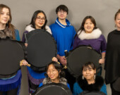 La délégation du Nunavut présentera des performances de danses du tambour et des chants à Whitehorse. &mdash; Photo : Fournie