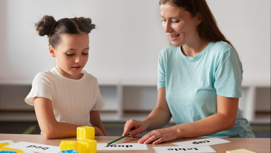 Trois professeures de l’Université Laurentienne ont affirmé que, sur quatre périodes d’âge différentes de la vie, les dépistages et outils mis à disposition pour détecter les troubles du langage chez les enfants ne sont pas adaptés à la réalité des communautés en contexte minoritaire. &mdash; Photo : Freepik