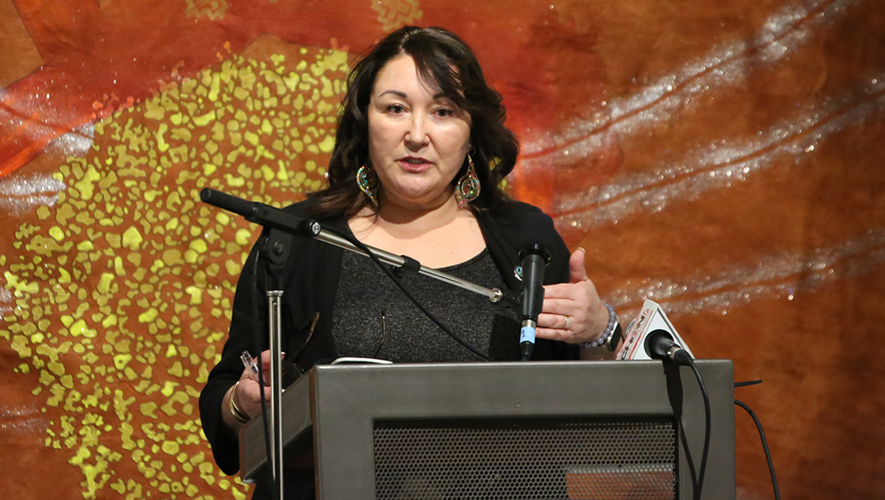 La grande cheffe du Conseil des Premières Nations du Yukon, Math’ieya Alatini, a rappelé que l’apprentissage des langues autochtones par les jeunes est essentiel pour maintenir les cultures bien vivantes. &mdash; Photo : Maryne Dumaine