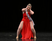 Janelle Boucher lors de son solo théâtral, intitulé Miss Argentina. &mdash; Photo : Prince George Dance Festival